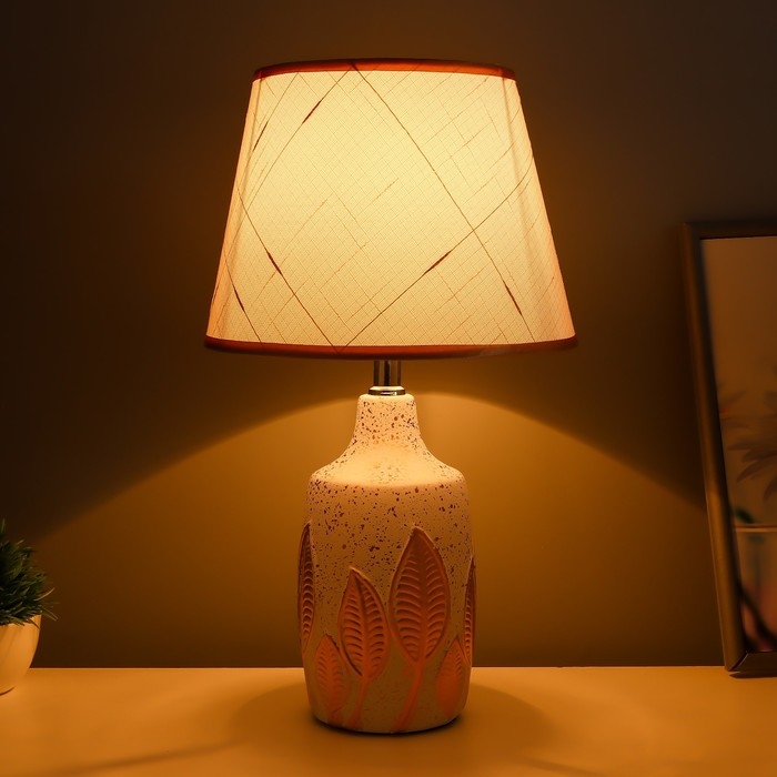 Настольная лампа Настольная лампа "Онерия" Е14 40Вт бело-золотой 23х23х40 см