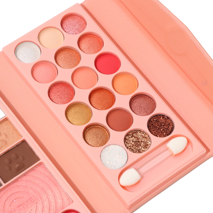 Набор декоративной косметики «Котик с пирожным» Набор декоративной косметики «Котик с пирожным»