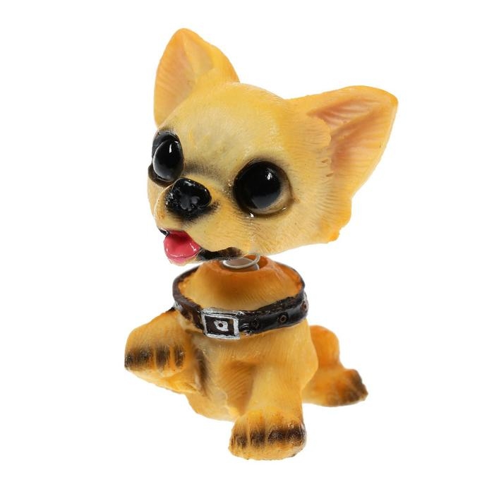 Собака на панель авто, качающая головой, мини, спаниель Собака на панель авто, качающая головой, мини, спаниель