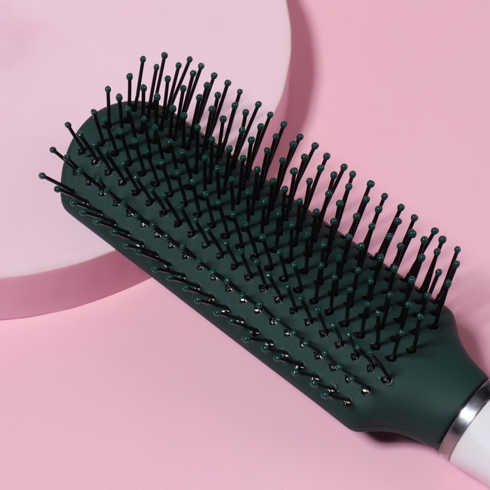 Расчёска массажная, прорезиненная ручка, 4 &times; 23 см, цвет зелёный/белый