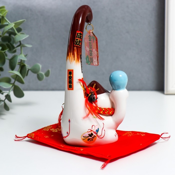 Сувенир керамика Сувенир керамика "Манэки-нэко с шариком и подвеской" 9х7х15,5 см