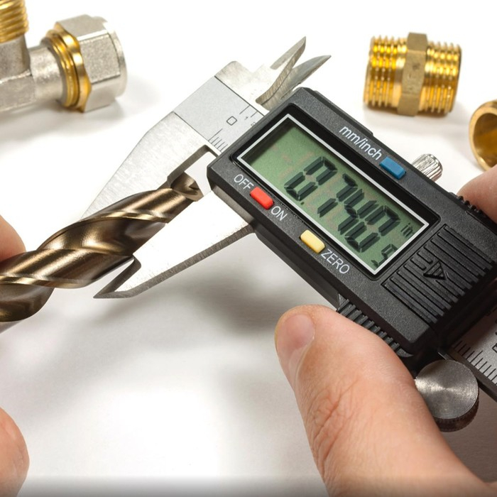 Штангенциркуль электронный ТУНДРА, металлический, с глубиномером, 150 мм Штангенциркуль электронный ТУНДРА, металлический, с глубиномером, 150 мм