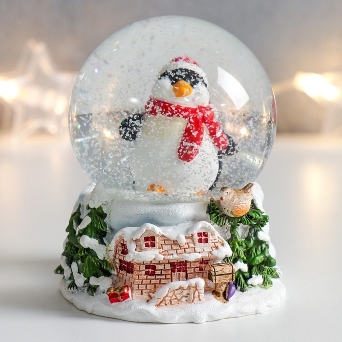 Сувенир полистоун водяной шар Сувенир полистоун водяной шар "Пухлый пингвинёнок в шарфике" 7х6,7х8,8 см