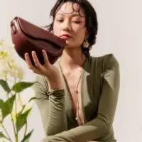 Сумка женская мессенджер на магните, 23&times;8&times;16 см, красно-коричневая