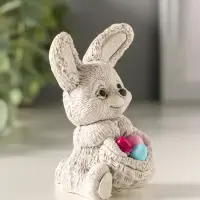 Статуэтка "Кролик с корзиной яиц" 5х5х8 см, серый