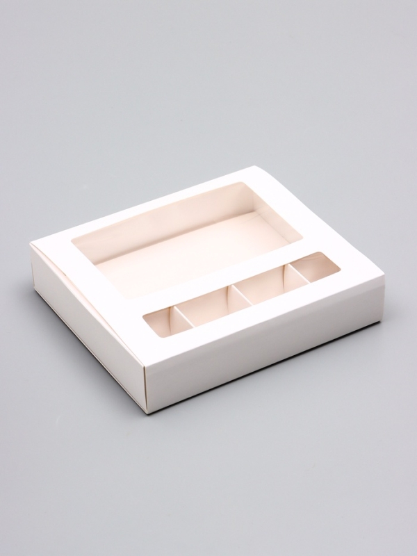 Коробка для 4 конфеты и шоколадку, 17,7 х 15,7 х 3,85 см. Кондитерская упаковка Коробка для 4 конфеты и шоколадку, 17,7 х 15,7 х 3,85 см. Кондитерская упаковка