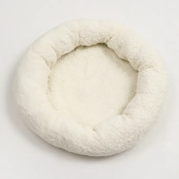 Лежанка для животных &laquo;Уют&raquo;, 50&times;42&times;11 см, мягкий мех, цвет молочный