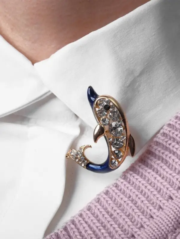 Брошь &laquo;Дельфин&raquo;, бело-синяя в золоте