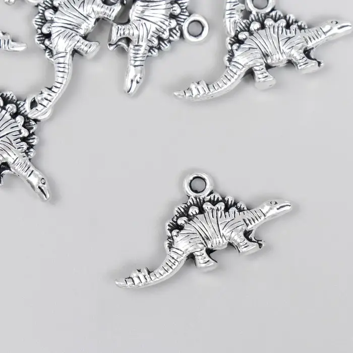 Металлический элемент, декоративная подвеска &laquo;Арт Узор. Стегозавр&raquo;, серебро, 2.6&times;1.2 см