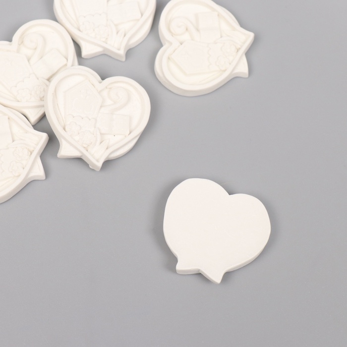 Декор для творчества полистоун Декор для творчества полистоун "Сердце с книгой" белый набор 6 шт 2,8х3 см