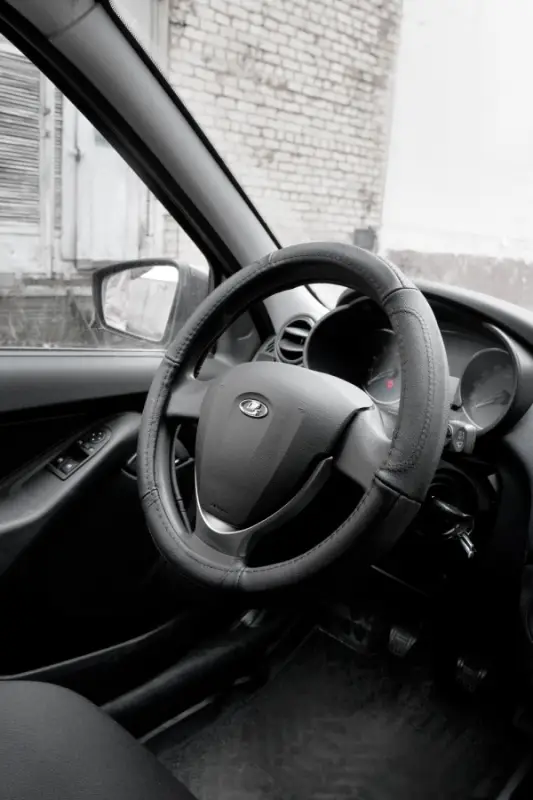 Оплетка на руль (нат. кожа) AVS GL-920M-B (размер M, черный) - Серия "Classic"