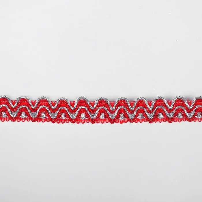 Тесьма красная с серебром, волна 1,8 см, в рулоне 10 метров Тесьма красная с серебром, волна 1,8 см, в рулоне 10 метров