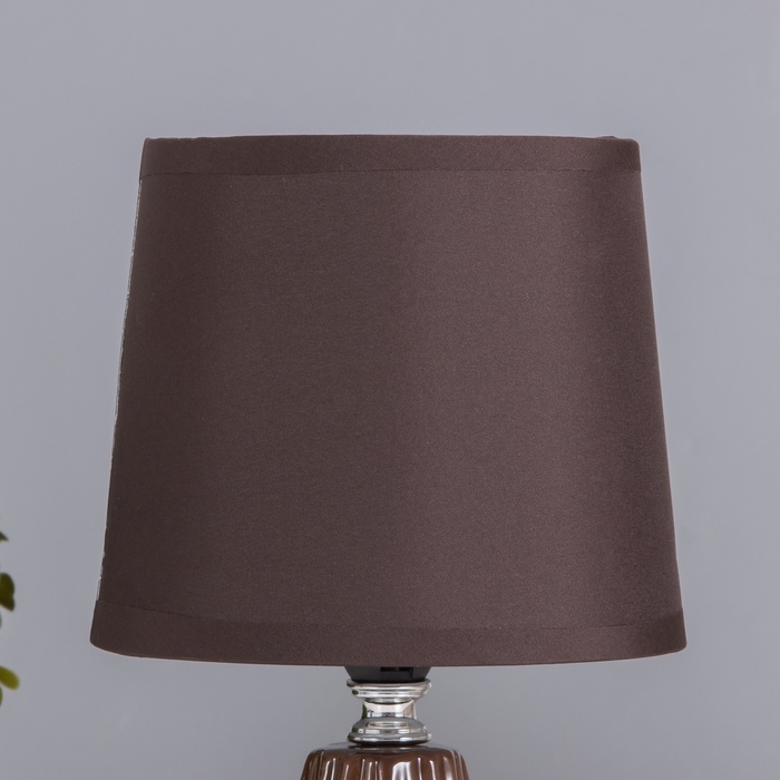 Лампа настольная «Уго» 1×40 Вт Е14 коричневый 14.5×14.5×24 см Лампа настольная «Уго» 1×40 Вт Е14 коричневый 14.5×14.5×24 см