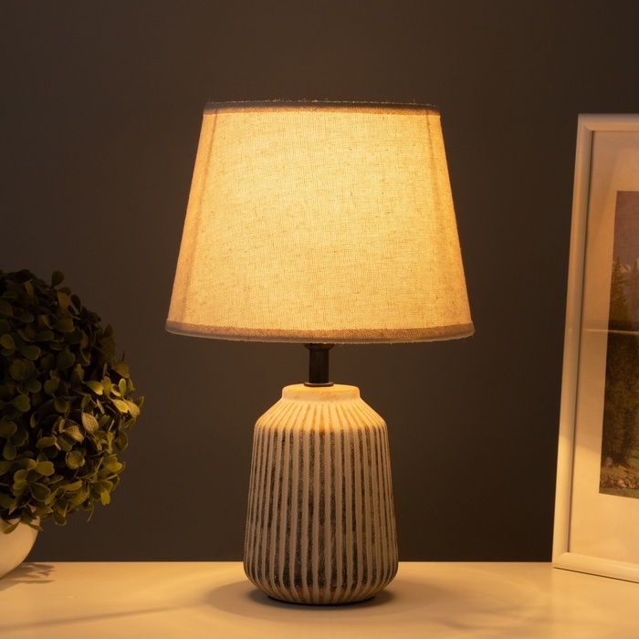 Лампа настольная Лампа настольная "Линии" 1х40Вт Е14 серый/белый 20х20х32см