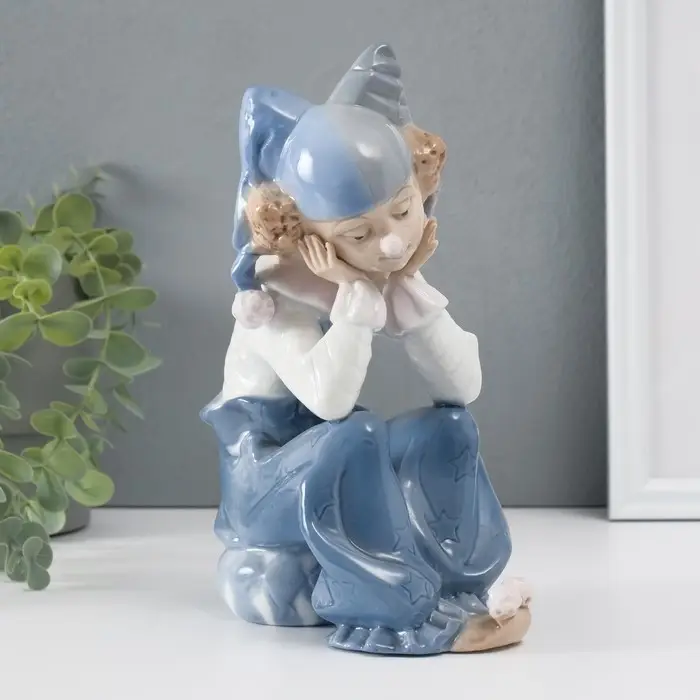 Сувенир керамика "Клоун после представления" цветной 20х14,5х9 см Сувенир керамика "Клоун после представления" цветной 20х14,5х9 см