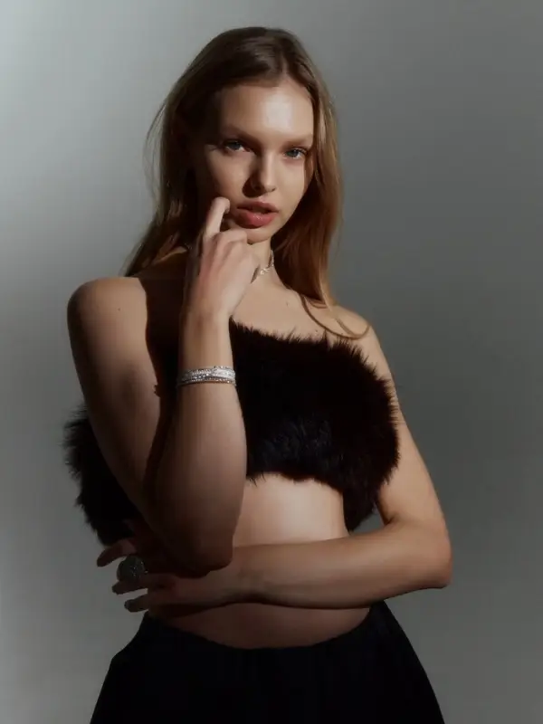 Браслет пружинка со стразами &laquo;Жемчуг&raquo;, d=5.5, белый в серебре