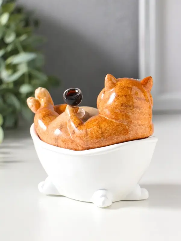 Сувенир полистоун лак "Пухлый кот лежит в ванне с бокалом" 11,5х7,7х10,5 см