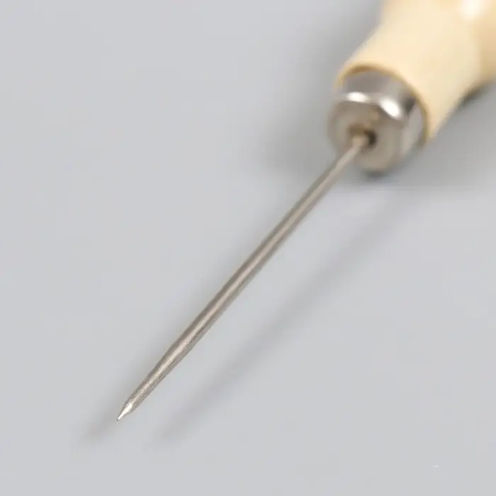 Шило дерево, металл, длина иглы 5,5 см толщина 0,2 см 2х2х13 см Шило дерево, металл, длина иглы 5,5 см толщина 0,2 см 2х2х13 см