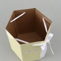 Коробка подарочная складная &laquo;С любовью&raquo;, 17&times;14.8&times;19.5 см, шестигранник