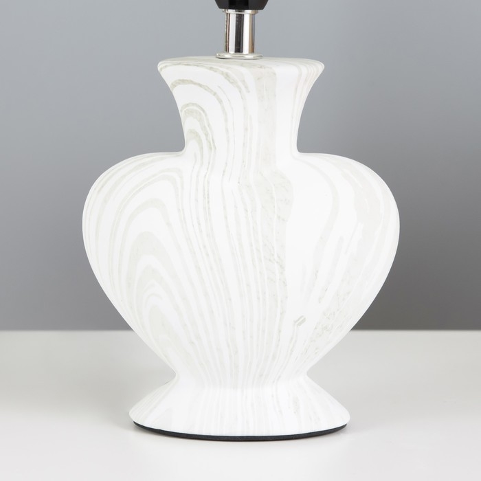 Настольная лампа Настольная лампа "Хертц" E14 40Вт белый-серый 23х15х34 см RISALUX