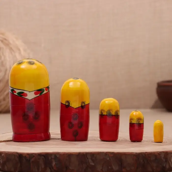 Матрёшка дерево &laquo;Зоя&raquo;, жёлтый платок, 5 кукольная, 12 см