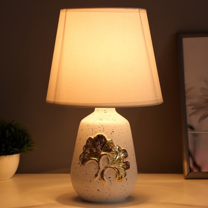 Настольная лампа Настольная лампа "Листья" Е14 40Вт бежевый 20х20х32см