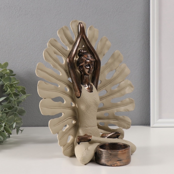 Сувенир полистоун подсвечник  Сувенир полистоун подсвечник "Девушка в позе лотоса у монстеры" под бронзу d=4,3 см 12,3х22х25 см