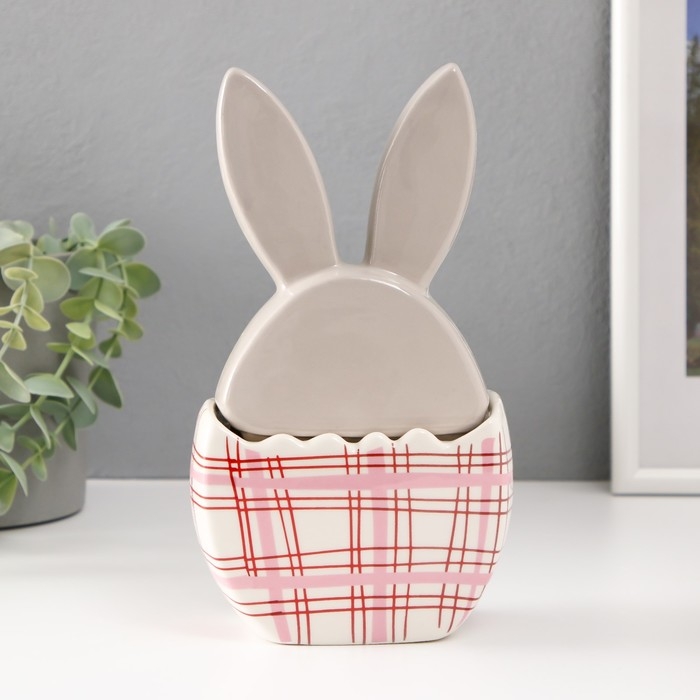 Шкатулка керамика Шкатулка керамика "Зайка в яйце в клеточку, с цветком" серо-красный 11,8х7,2х20,8 см
