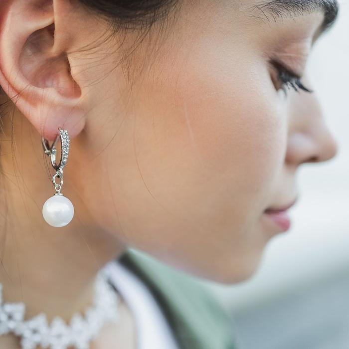Серьги с жемчугом «Грейс» тонкая линия, цвет белый в серебре Серьги с жемчугом «Грейс» тонкая линия, цвет белый в серебре