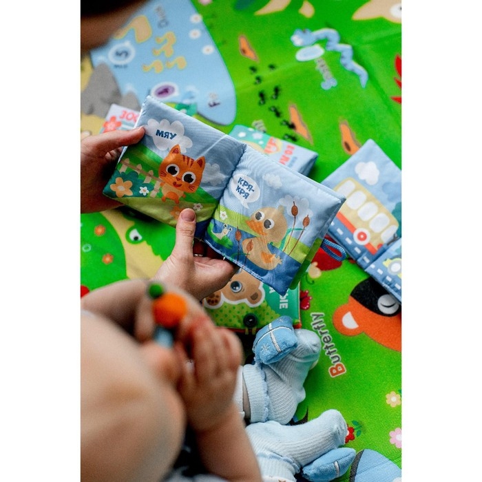 Книжка - шуршалка «Зоопарк», 12*12 см Книжка - шуршалка «Зоопарк», 12*12 см