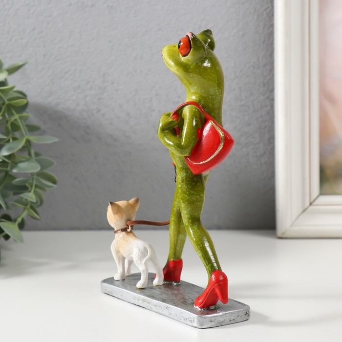 Сувенир полистоун лак Сувенир полистоун лак "Лягушка с собачкой" 12,2х5,2х16,7 см