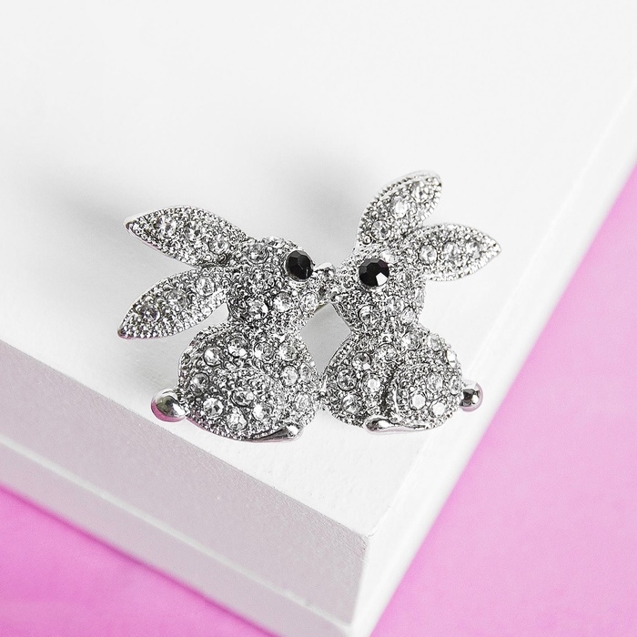 Брошь «Кролики» малыши, цвет белый в серебре Брошь «Кролики» малыши, цвет белый в серебре