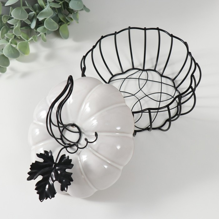 Шкатулка металл, керамика Шкатулка металл, керамика "Тыква с листочком" белая с чёрным 14х14х13 см