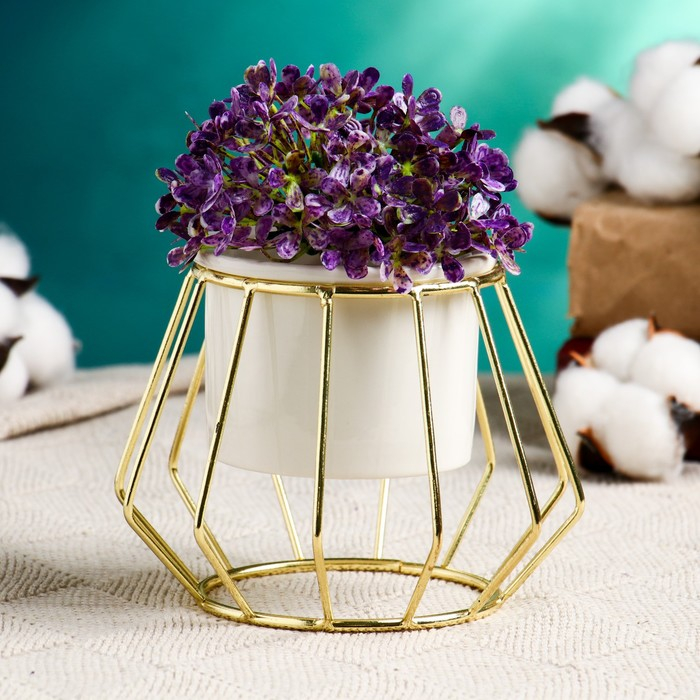 Кашпо на золотой подставке, 10х8,5см Кашпо на золотой подставке, 10х8,5см
