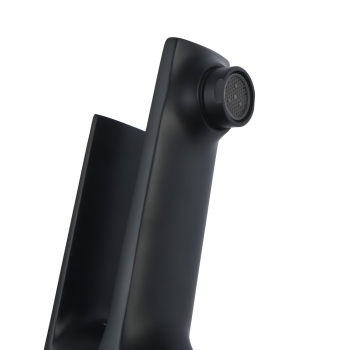 Смеситель для раковины Accoona A90125F, однорычажный, длина излива 122 мм, черный Смеситель для раковины Accoona A90125F, однорычажный, длина излива 122 мм, черный