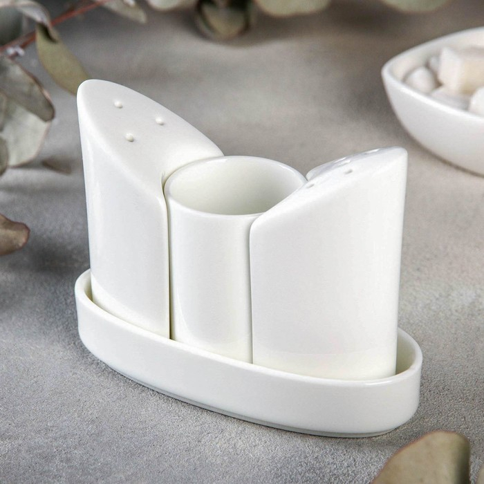 Набор фарфоровый для специй Wilmax, 3 предмета: солонка 50 мл, перечница 50 мл, ёмкость для зубочисток, цвет белый Набор фарфоровый для специй Wilmax, 3 предмета: солонка 50 мл, перечница 50 мл, ёмкость для зубочисток, цвет белый