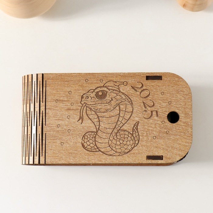 Новогодняя шкатулка  Новогодняя шкатулка "Змея. Кобра в колпаке" 13х7х4