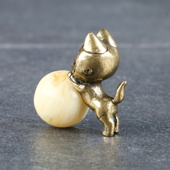 Сувенир Сувенир "Котик", латунь, янтарная смола, 2,9х1,5х2,0 см