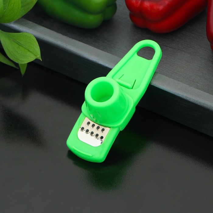 Тёрка для чеснока с держателем Доляна, 14 см, малая, цвет МИКС Тёрка для чеснока с держателем Доляна, 14 см, малая, цвет МИКС