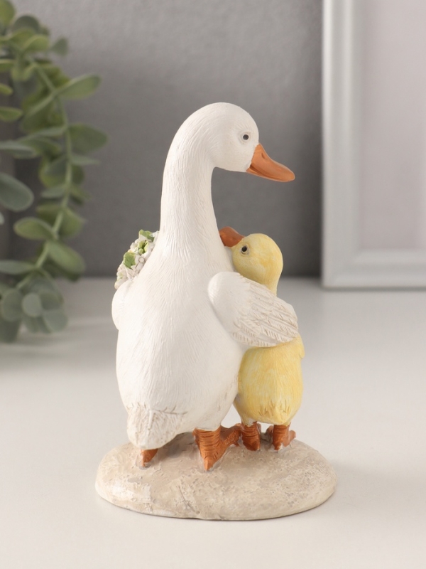 Сувенир полистоун Сувенир полистоун "Утка с утёнком с букетами цветов" 8х8х13 см