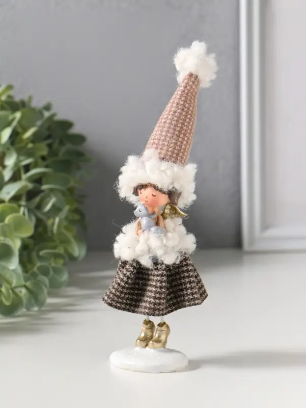 Сувенир полистоун "Ангелочек в клетчатом наряде с мехом, с лисичкой" 5х4х17,5 см