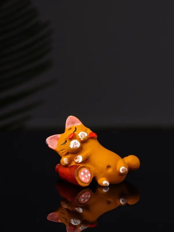 Фигура "Котик спит на колбасе" 4.2х3.7х3 см