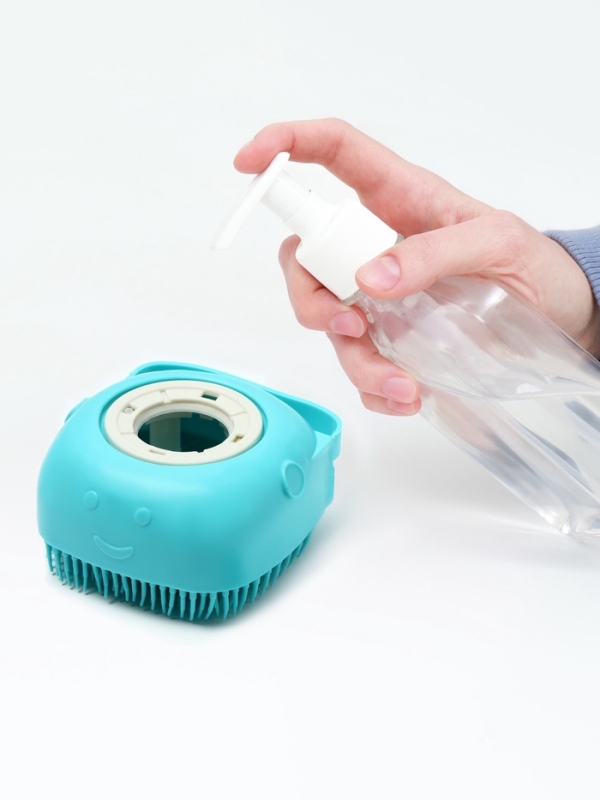 Щётка для мытья и массажа животных, с емкостью для шампуня, бирюзовая Щётка для мытья и массажа животных, с емкостью для шампуня, бирюзовая