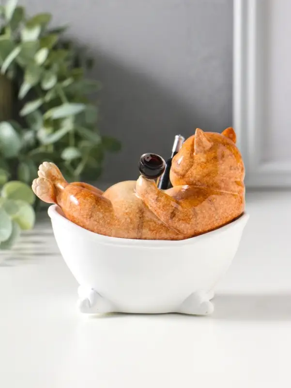 Сувенир полистоун лак "Пухлый кот лежит в ванне с бокалом" 11,5х7,7х10,5 см