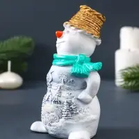 Свеча фигурная "Снеговик в золотом колпаке" 8,5х5,5х14 см