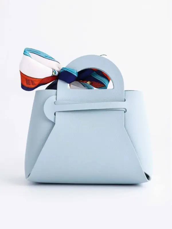 Кожанная подарочная сумочка 13 х12 х 5,5 см голубая Кожанная подарочная сумочка 13 х12 х 5,5 см голубая