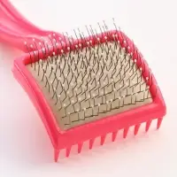 Щётка - пуходёрка средняя, основание 59&times;49 мм, жесткая с каплями, розовая