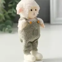 Сувенир  "Белый барашек в зелёно-сером комбинезоне" 4х6,5х13 см