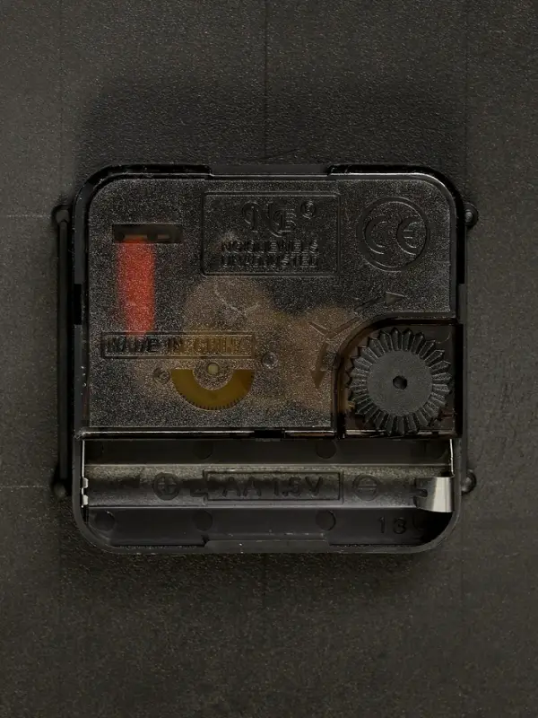 Часы настенные классические &laquo;Ивона&raquo;, d=41 см, серебристые, от батарейки 1&times;АА