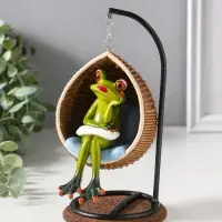 Сувенир полистоун лак "Лягуха в кресле-качеле" 12х11х18 см